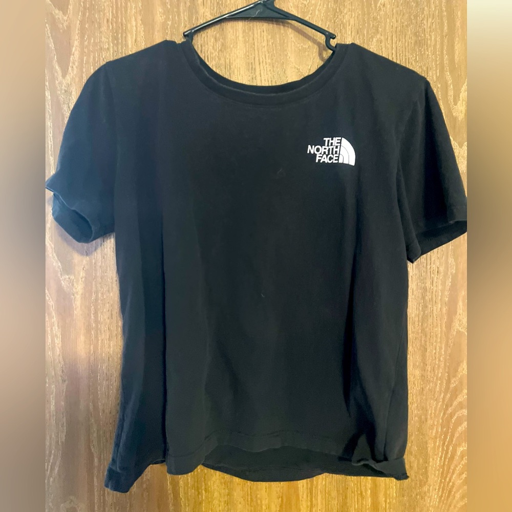 North face women’s cropped tee